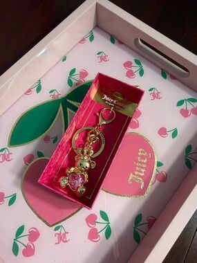 Juicy Couture Gold & Pink Eiffel Tower Charm Keyring